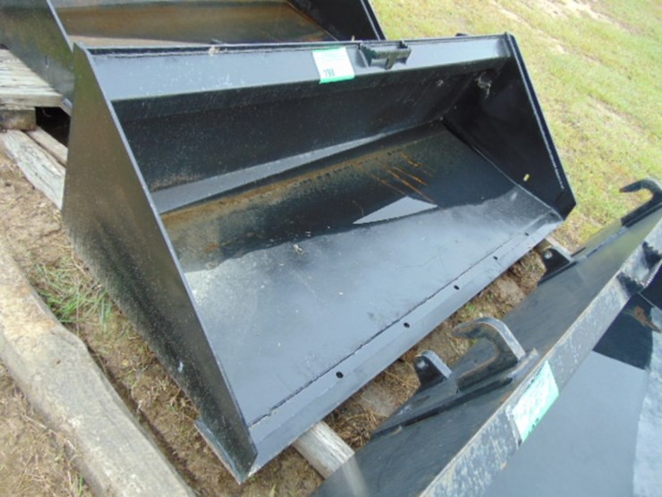 72"-low-profile-skid-steer-bucket--quick-attach-image-1