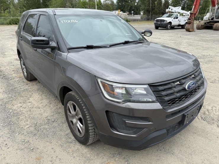 2017-ford-explorer-image-2