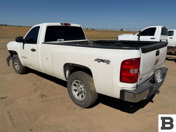 2011-chevrolet-silverado-1500-image-2