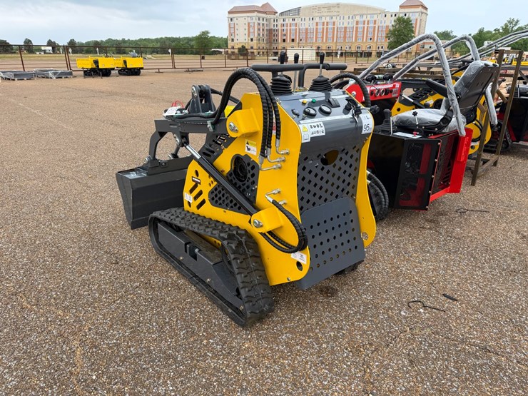 #9126-•-(new)-stand-on-mini-skid-steer-ssl60-image-4