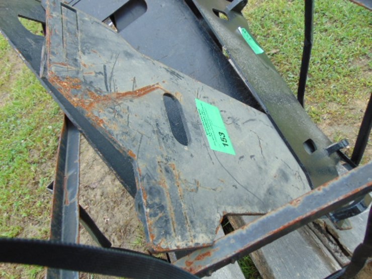skid-steer-attachment-plate--global-style-image-2