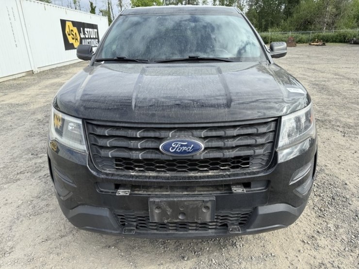 2017-ford-explorer-image-8