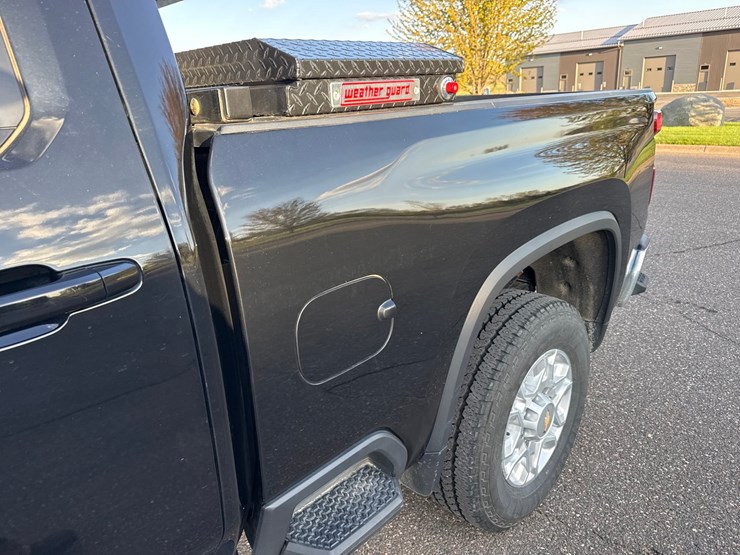 2022-chevrolet-3500-image-19