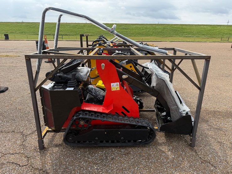 #9129-•-(new)-ride-on-mini-skid-steer-ssl580-image-1