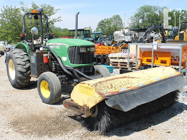 john-deere-5225-image-1