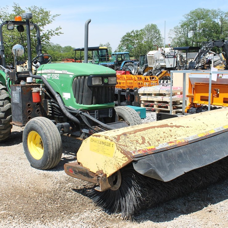 JOHN DEERE 5225