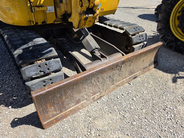 2013-komatsu-pc88mr-8-image-22