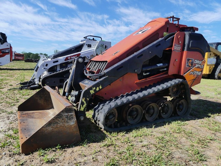 2021-ditch-witch-sk752-image-1