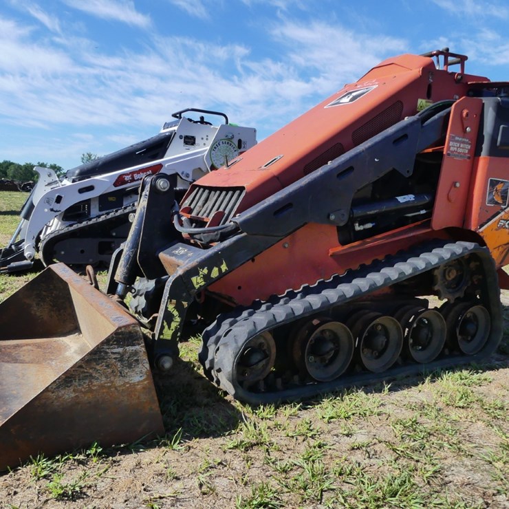 2021 DITCH WITCH SK752