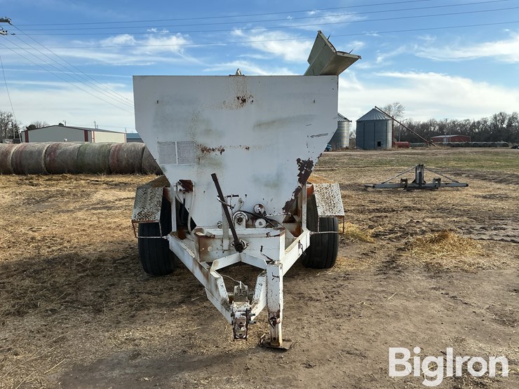 piester-dry-fertilizer-spreader-image-2