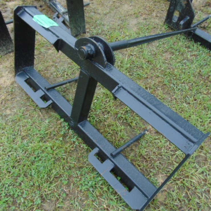 QUICK ATTACH HAY SPEAR