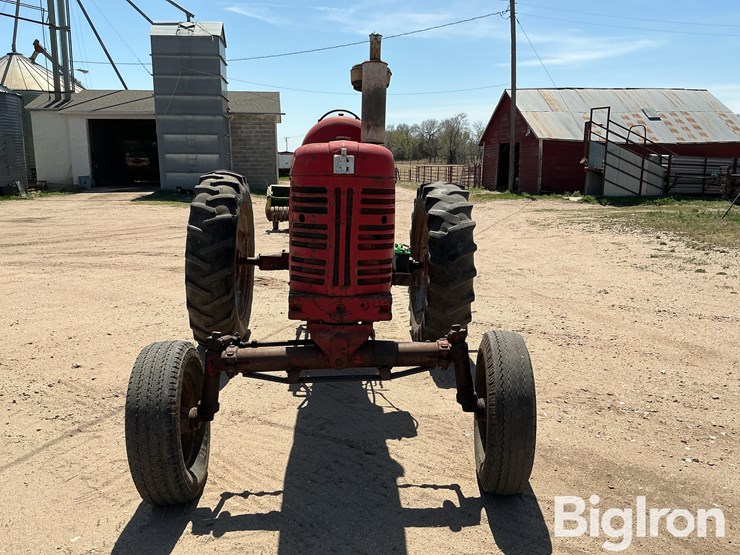 1956-farmall-400-2wd-tractor-image-2