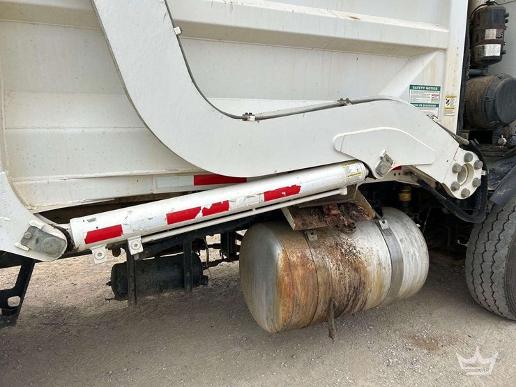 2019-peterbilt-520-image-30