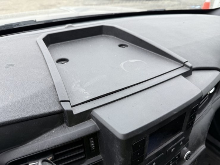 2020-ford-explorer-image-34