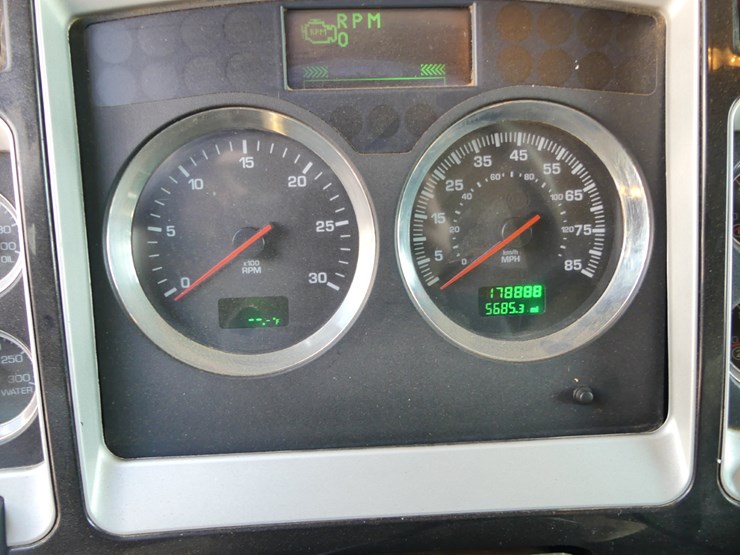 2012-kenworth-t800-image-15