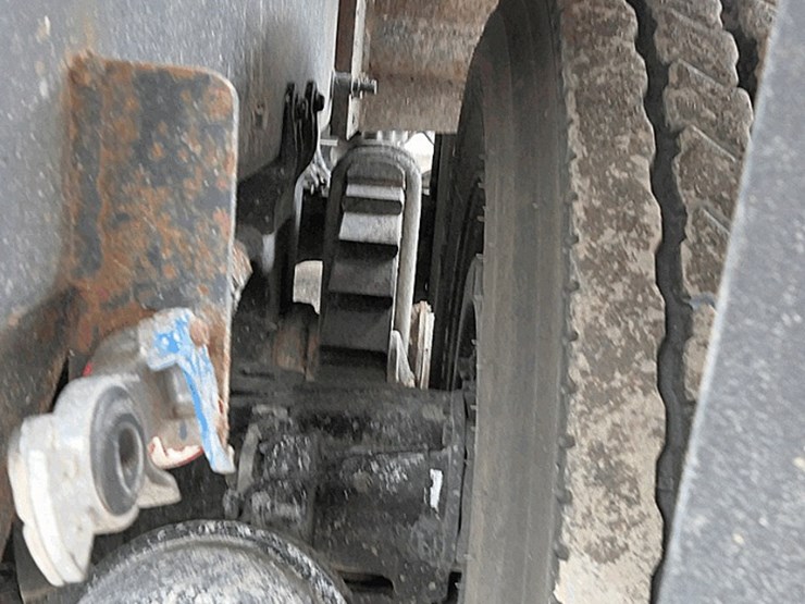 2017-mack-granite-gu713-image-22