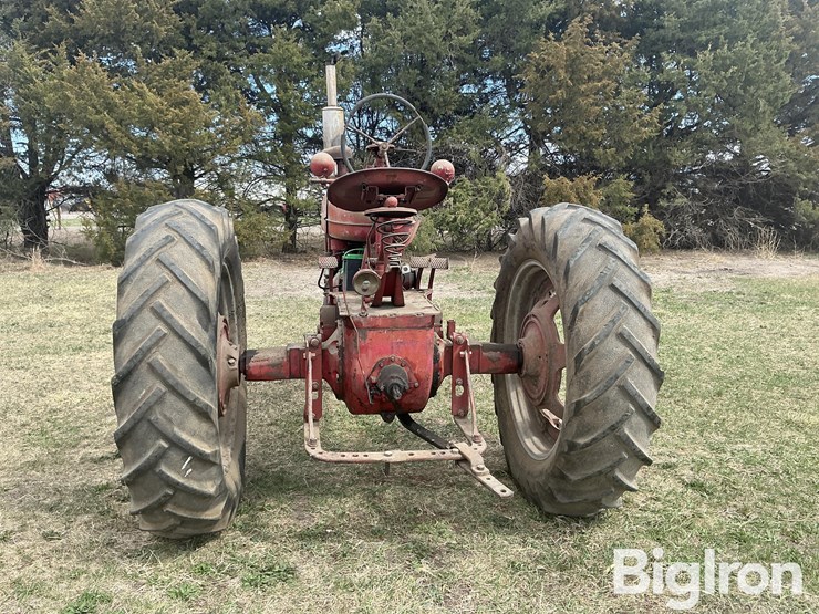 1952-farmall-super-m-2wd-tractor-image-6