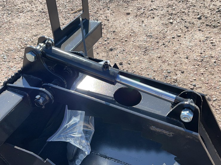 skid-steer-spade-grapple-image-5