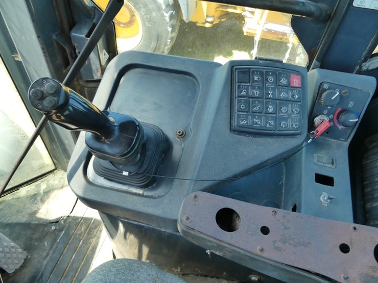 2004-deere-444j-image-11