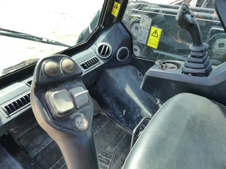 jcb-3ts-8t-image-12