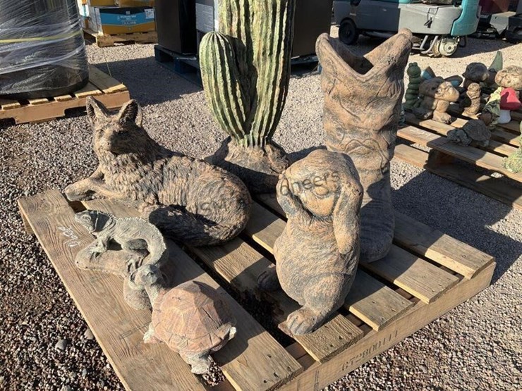 pallet-of-asst-concrete-statues-image-4