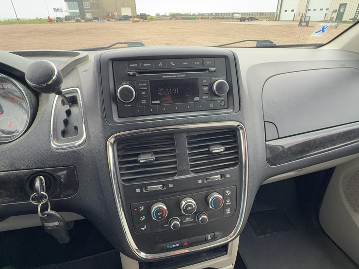 2015-dodge-grand-caravan-image-15