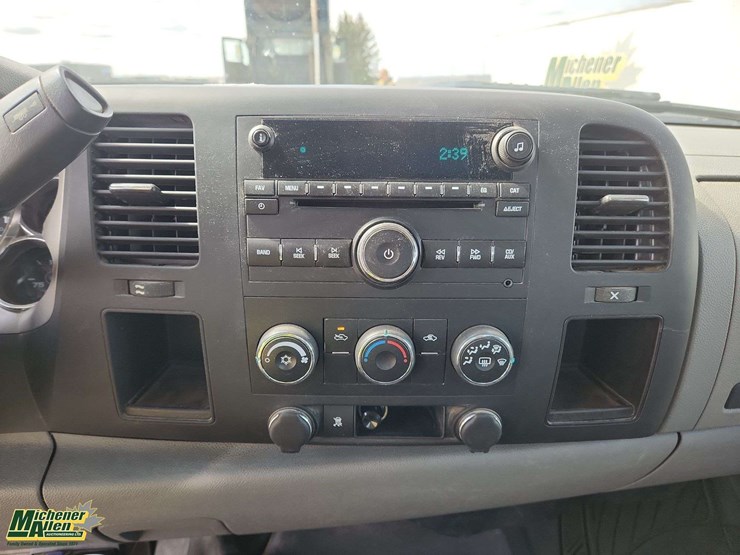 2010-chevrolet-silverado-2500hd-ls-image-8