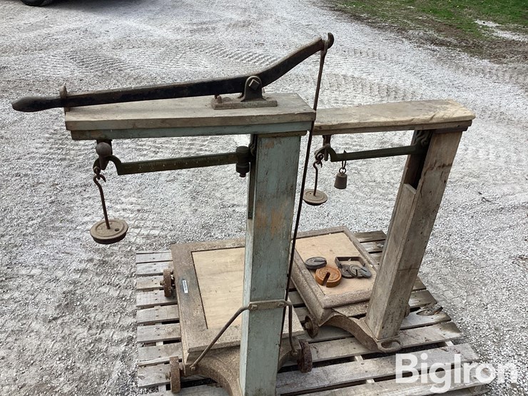 fairbanks-&-howe-antique-scales-w/-weights-image-15