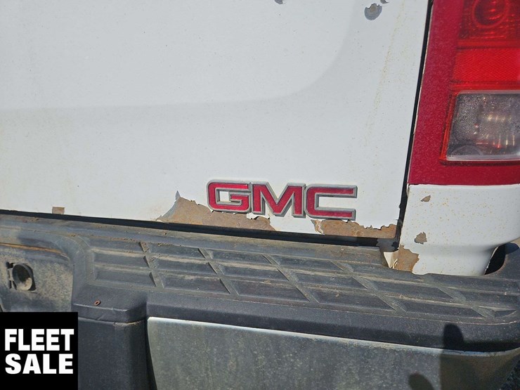 2011-gmc-sierra-1500-image-38