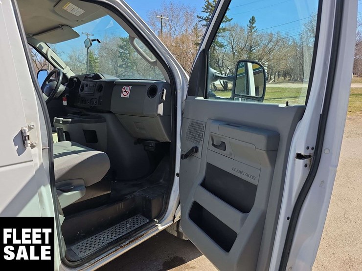 2011-ford-cargo-image-30