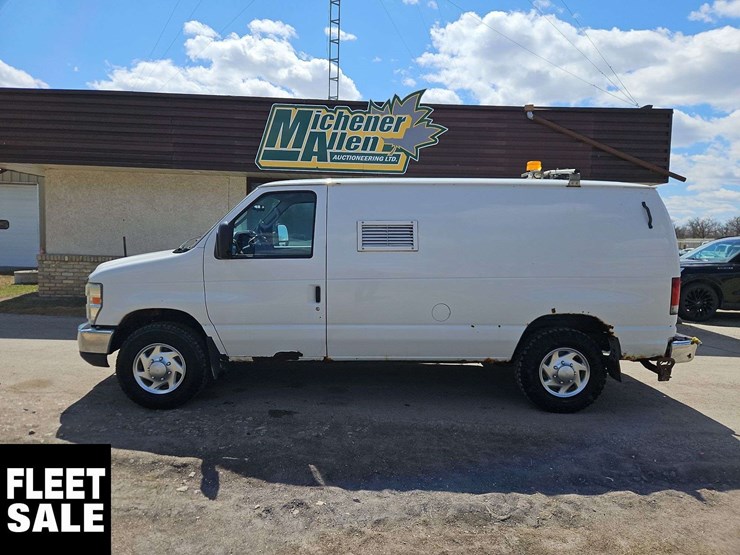 2010-ford-cargo-image-2