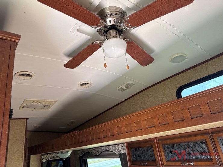2013-heartland-graystone-34qb-fifth-wheel-camper-image-15