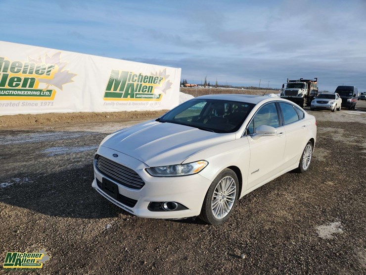2014-ford-fusion-hybrid-se-auto-sedan-image-1