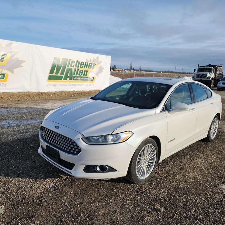 2014 Ford Fusion Hybrid SE Auto Sedan