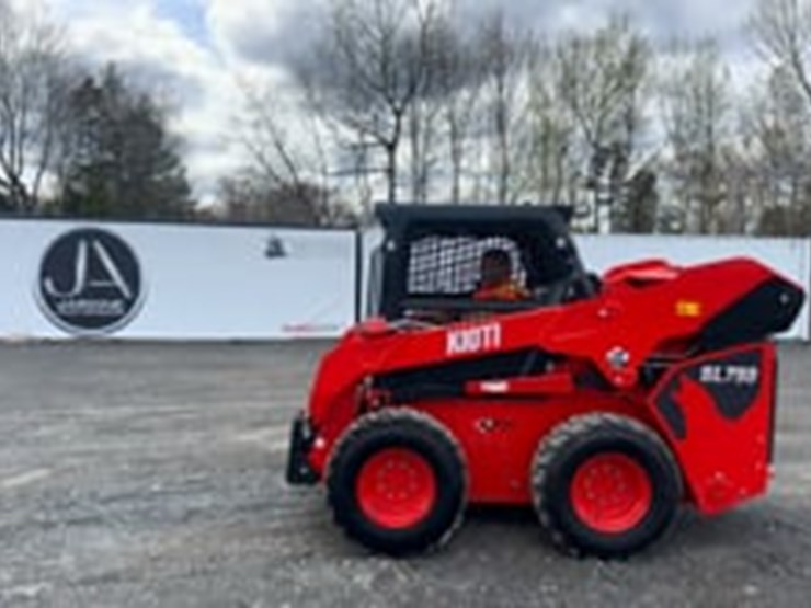2024-(new/unused)-kioti-sl750u-wheeled-skid-steer-loader-image-9