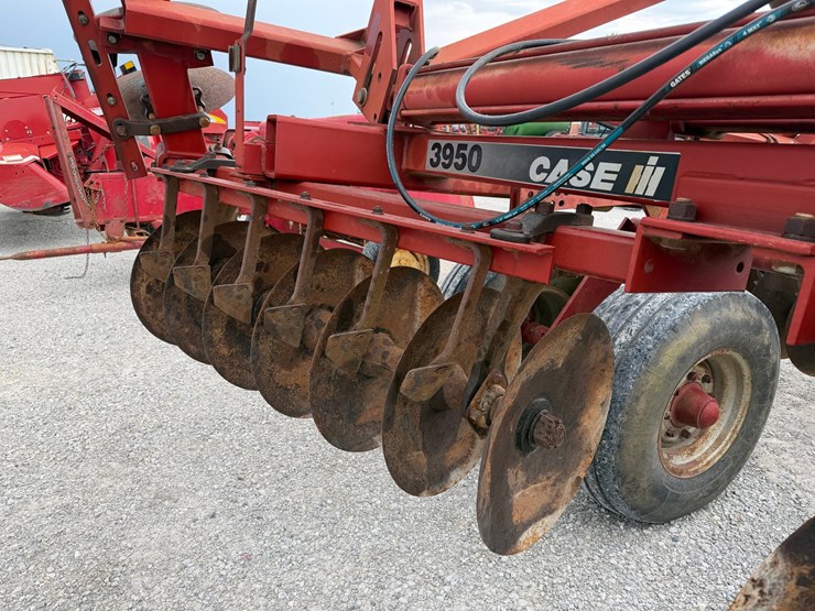 case-ih-3950-image-8