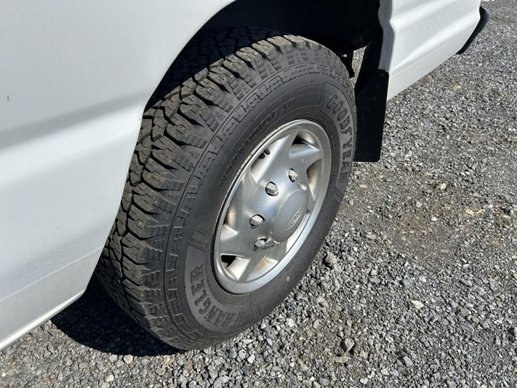 2013-ford-e350-image-18