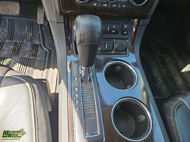 2017-chevrolet-traverse-image-21