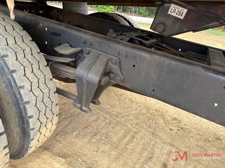 2007-freightliner-business-class-m2-s/a-dump-truck-image-13