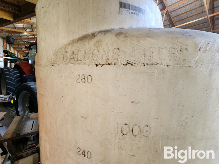 300-gal-stand-up-poly-tanks-image-13