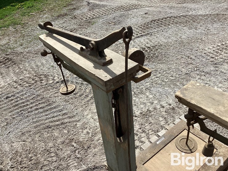 fairbanks-&-howe-antique-scales-w/-weights-image-17