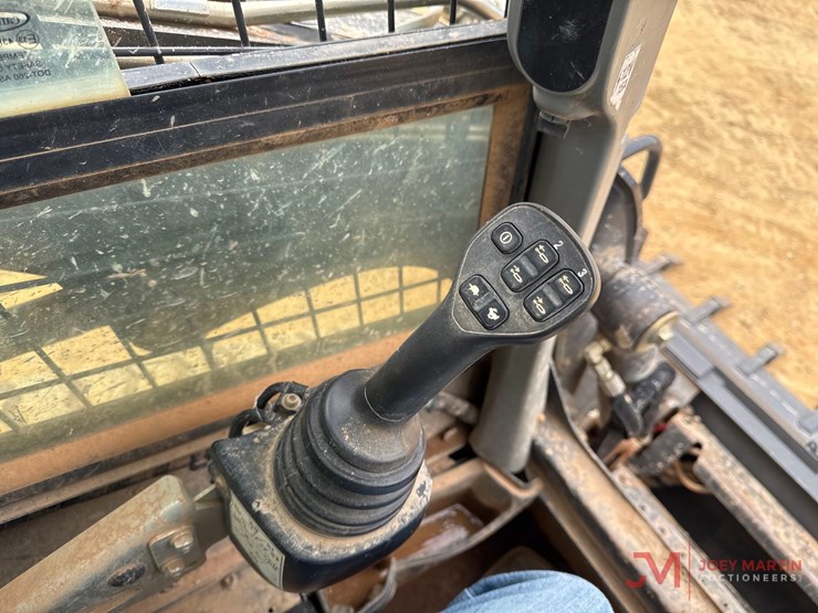2023-new-holland-c327-image-14