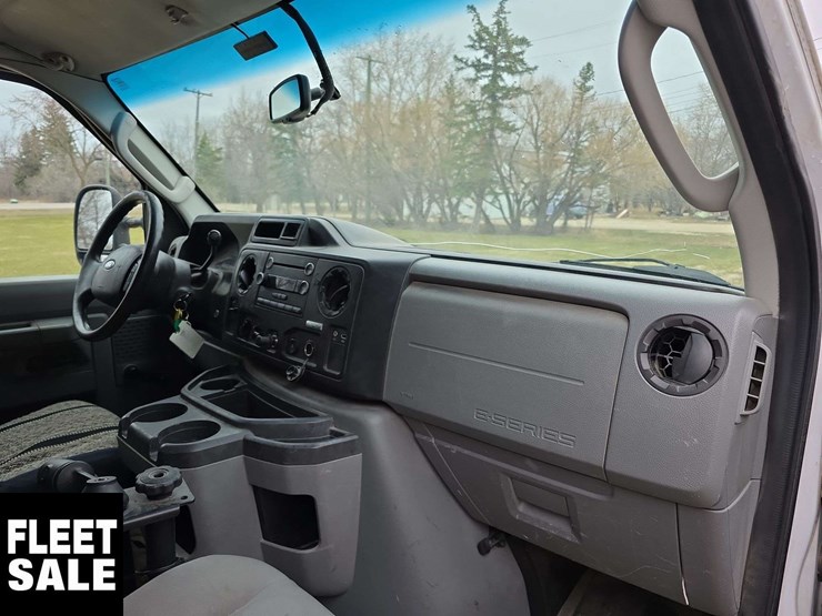 2011-ford-cargo-image-30