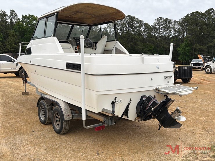 ciera-cypress-2252-boat-image-3