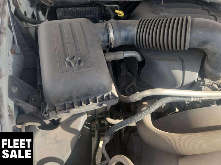 2016-dodge-3500-image-26