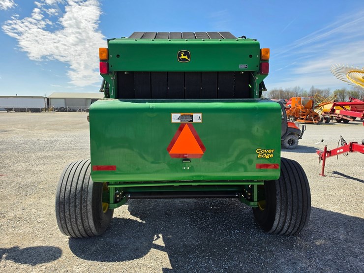 2010-john-deere-568-image-9