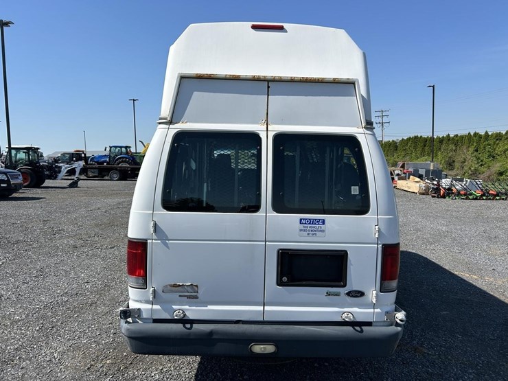 2013-ford-e350-image-4
