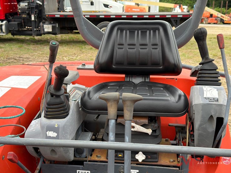 2009-kubota-u45-image-22