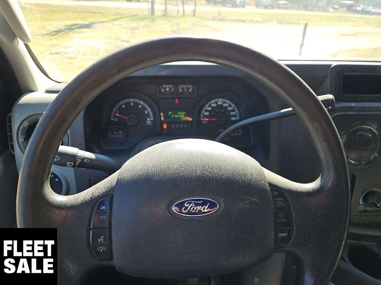 2011-ford-cargo-image-25