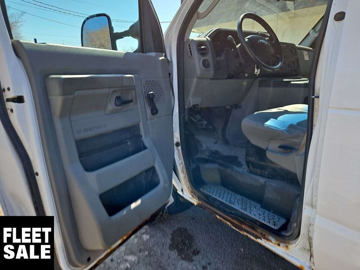 2010-ford-cargo-image-10